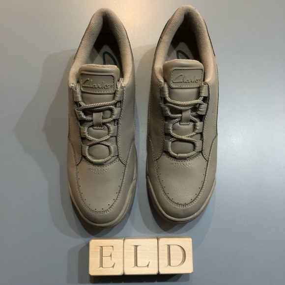 Clarks Women’s Leather Lace Up Walking Sneakers - Picture 3 of 8